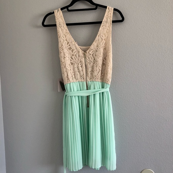NWT Forever 21 Cream & Mint Knee Length Dress Sz M - Picture 3 of 8